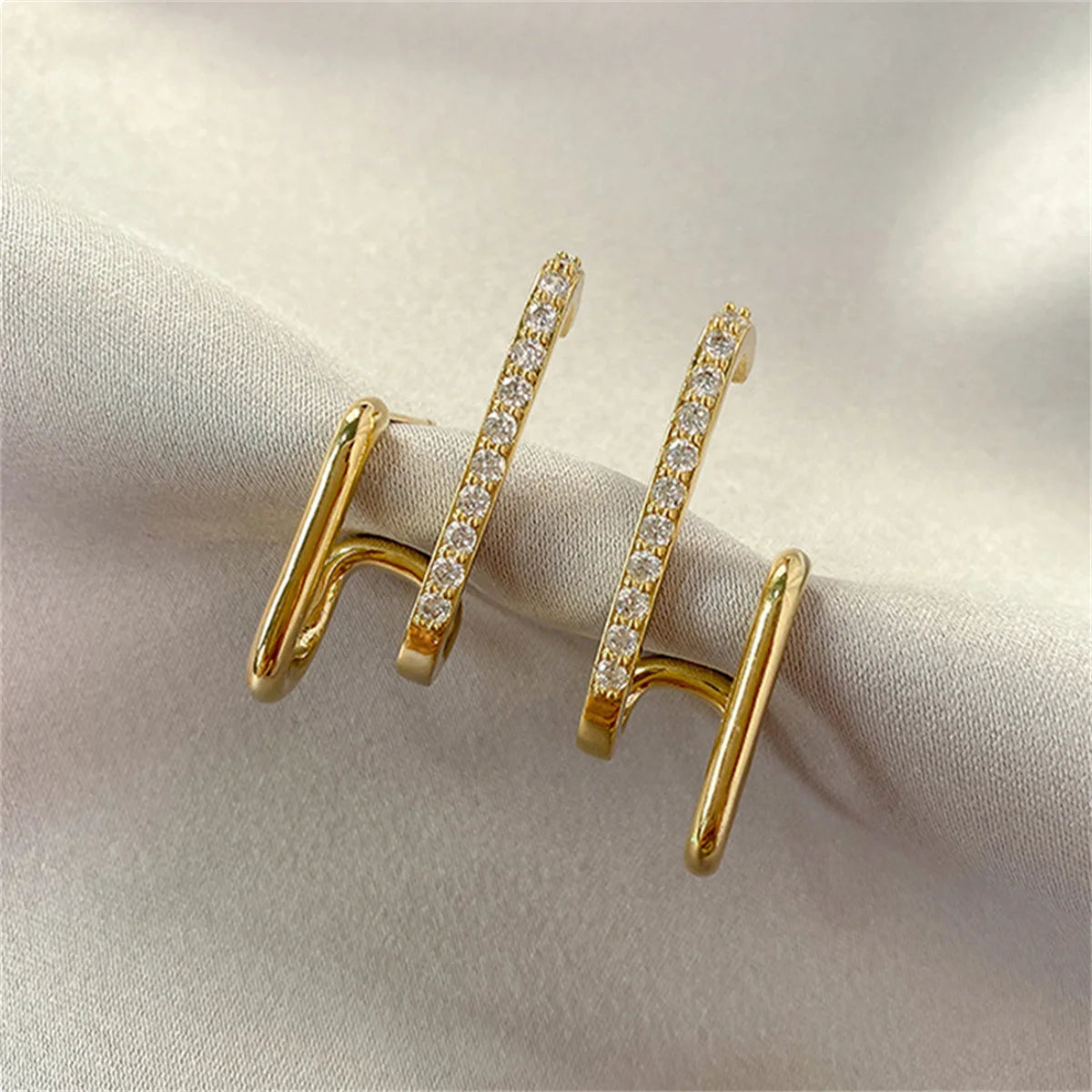 New Design Irregular U-Shaped Gold Color Earrings for Women Korean Luxury Crystal Earring Girl Wedding Party Jewelry Accessories